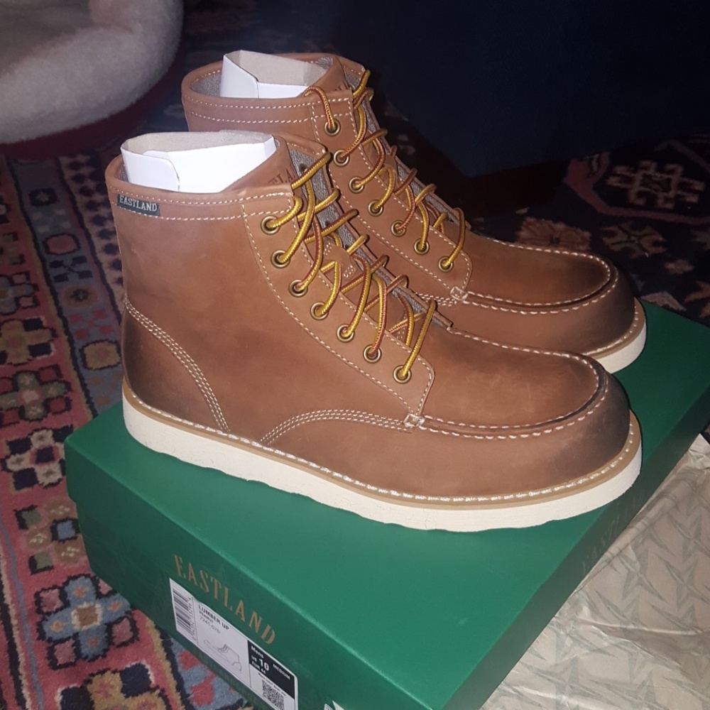 Eastland men's lumber up boots - never worn